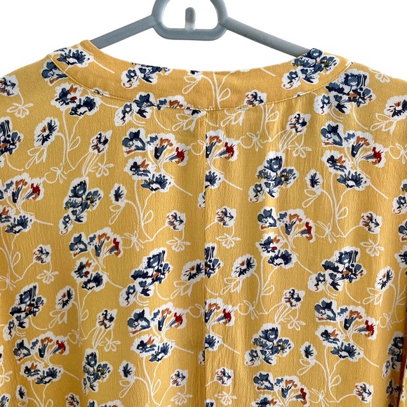 Denver Hayes | Front Tie Floral Top - Picture 9 of 11